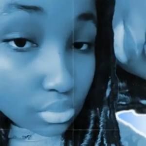 Meet your Posher, Mona